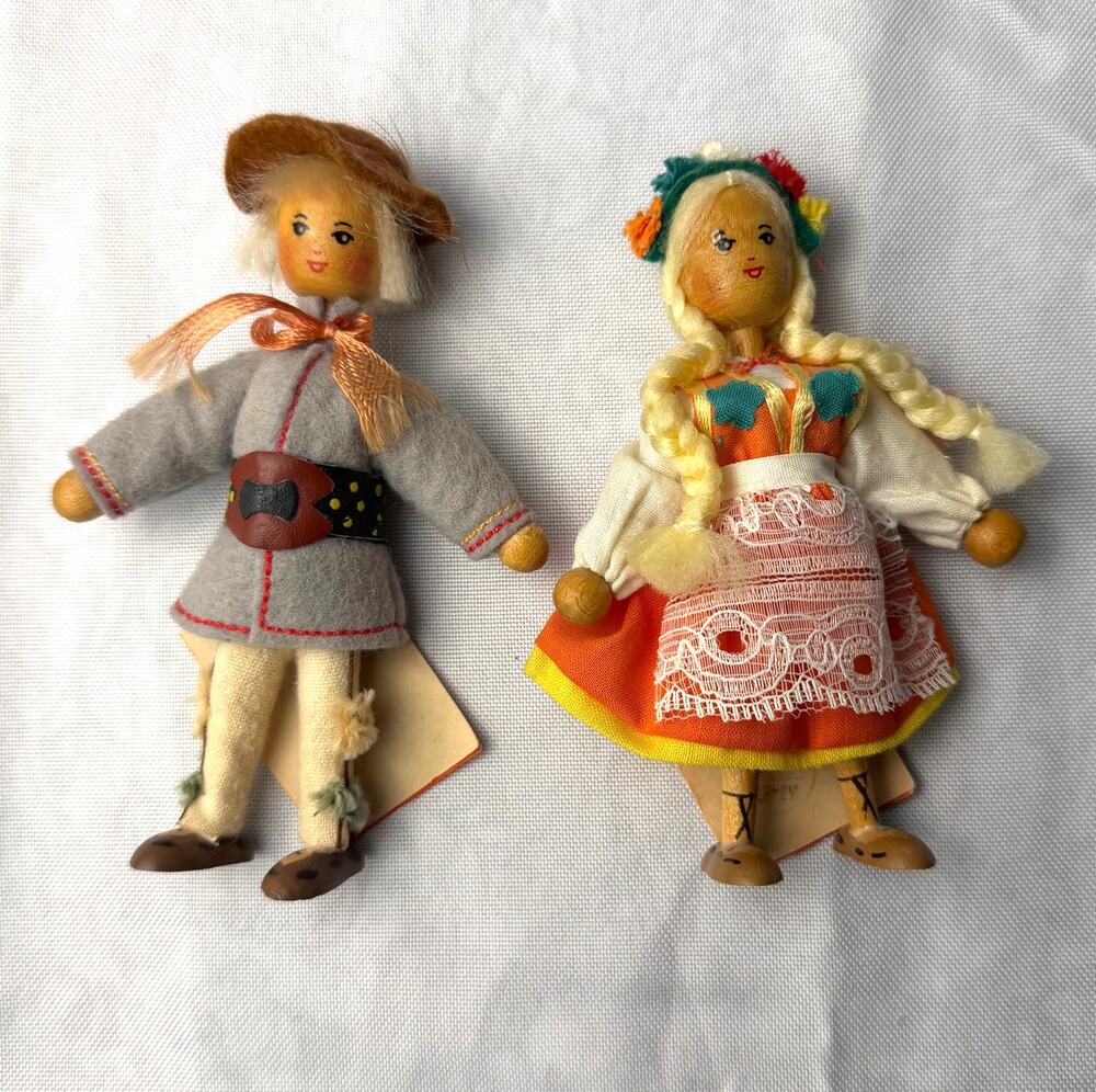 VTG Polish Gromada Wood Peg Dolls Pair Spisz Folk Costume Original Tags 1970s